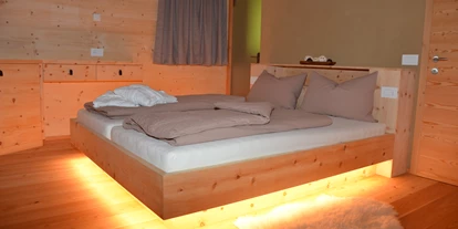 Wanderurlaub - Pools: Schwimmteich - Südtirol - MAster Zimmer - Naturchalet
