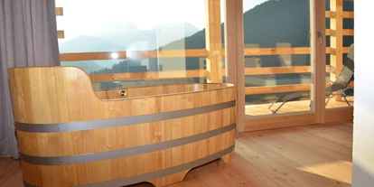 Wanderurlaub - Pools: Schwimmteich - Südtirol - BAdewannwe - Naturchalet