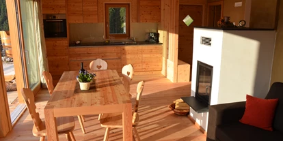 Wanderurlaub - Pools: Schwimmteich - Südtirol - Wohnraum - Naturchalet