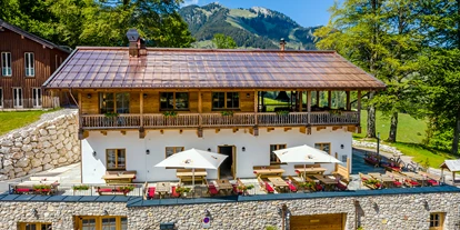 Wanderurlaub - Fahrstuhl - Bayern - Brösel Alm mit Terrasse - Berghotel Sudelfeld