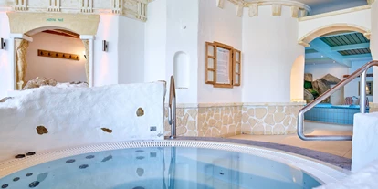 Wanderurlaub - Fahrstuhl - Bayern - Whirlpool innen - Hartls Parkhotel Bad Griesbach