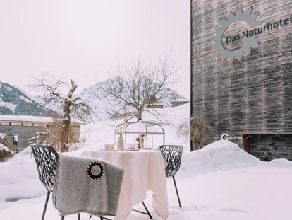 Wanderurlaub - Fahrstuhl - Naturhotel Chesa Valisa Sonnenterrasse im Winter - Das Naturhotel Chesa Valisa****s