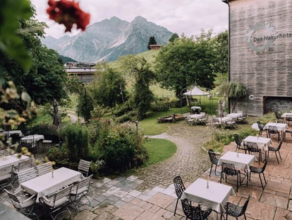 Wanderurlaub - Fahrstuhl - Naturhotel Chesa Valisa Sonnenterrasse - Das Naturhotel Chesa Valisa****s