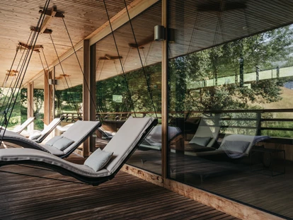 Wanderurlaub - Fahrstuhl - Naturhotel Chesa Valisa AlpinSPA Schwebeliegen - Das Naturhotel Chesa Valisa****s