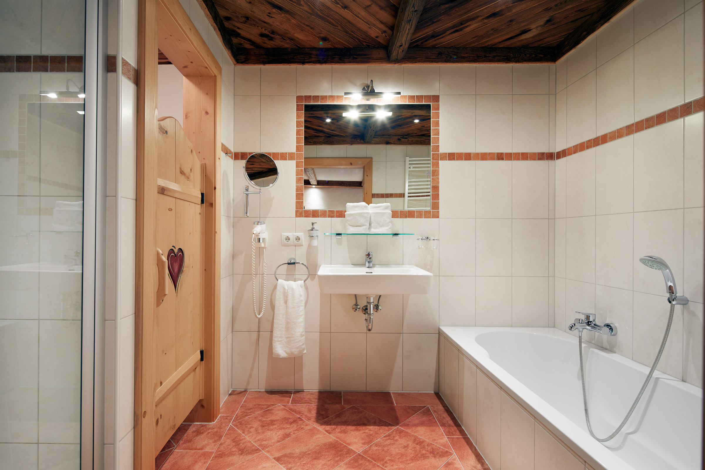 Wanderhotel: Almdorf Flachau