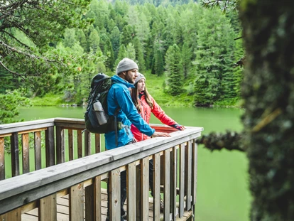 Wanderurlaub - Fahrstuhl - Wandern im Herbst - Hotel GUT Trattlerhof & Chalets****S