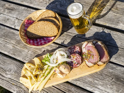 Wanderurlaub - Fahrstuhl - gemütliche Rast und Stärkung - Hotel GUT Trattlerhof & Chalets****S