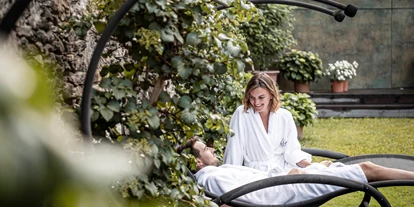 Wanderurlaub - Kinderbetreuung - Italien - Kuschelecken am Außenpool - matill – timeless boutique retreat