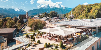 Wanderurlaub - Fahrstuhl - Bayern - Terrasse oben auf dem PANAORAMA Restaurant. Essen, entspannen und bestaunen. - Hotel Edelweiss-Berchtesgaden