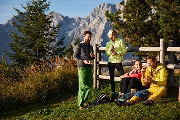 Wanderhotel: Tanken Sie Energie bei einer schönen Aussicht und klarer Bergluft. - Hotel Edelweiss-Berchtesgaden