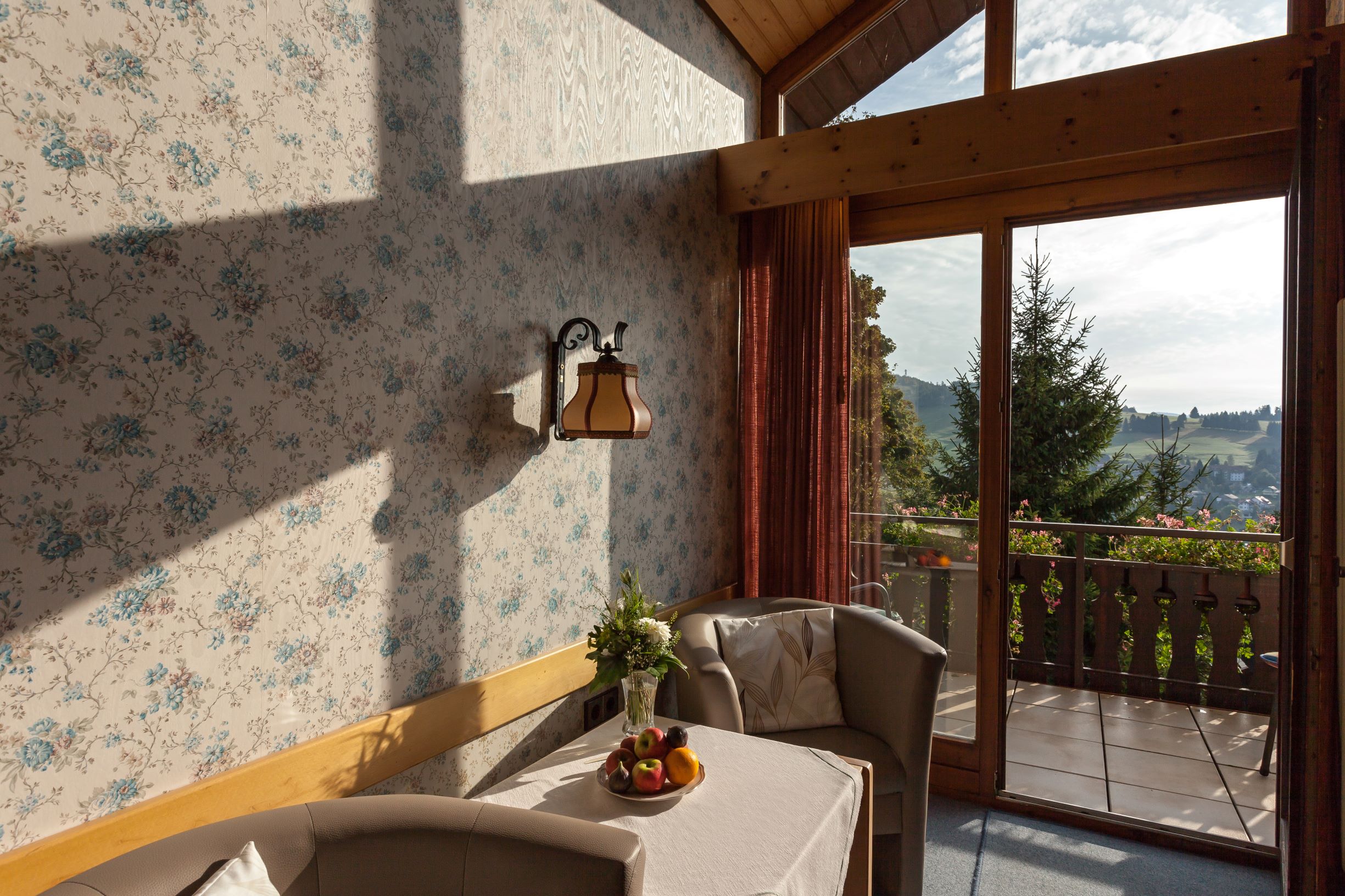 Wanderhotel: Einzelzimmer Balkon nach Osten - Bergseele Privat- & Retreathotel Schwarzwald