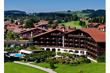 Wanderhotel: Außenansicht  - Lindner Hotel Oberstaufen Parkhotel