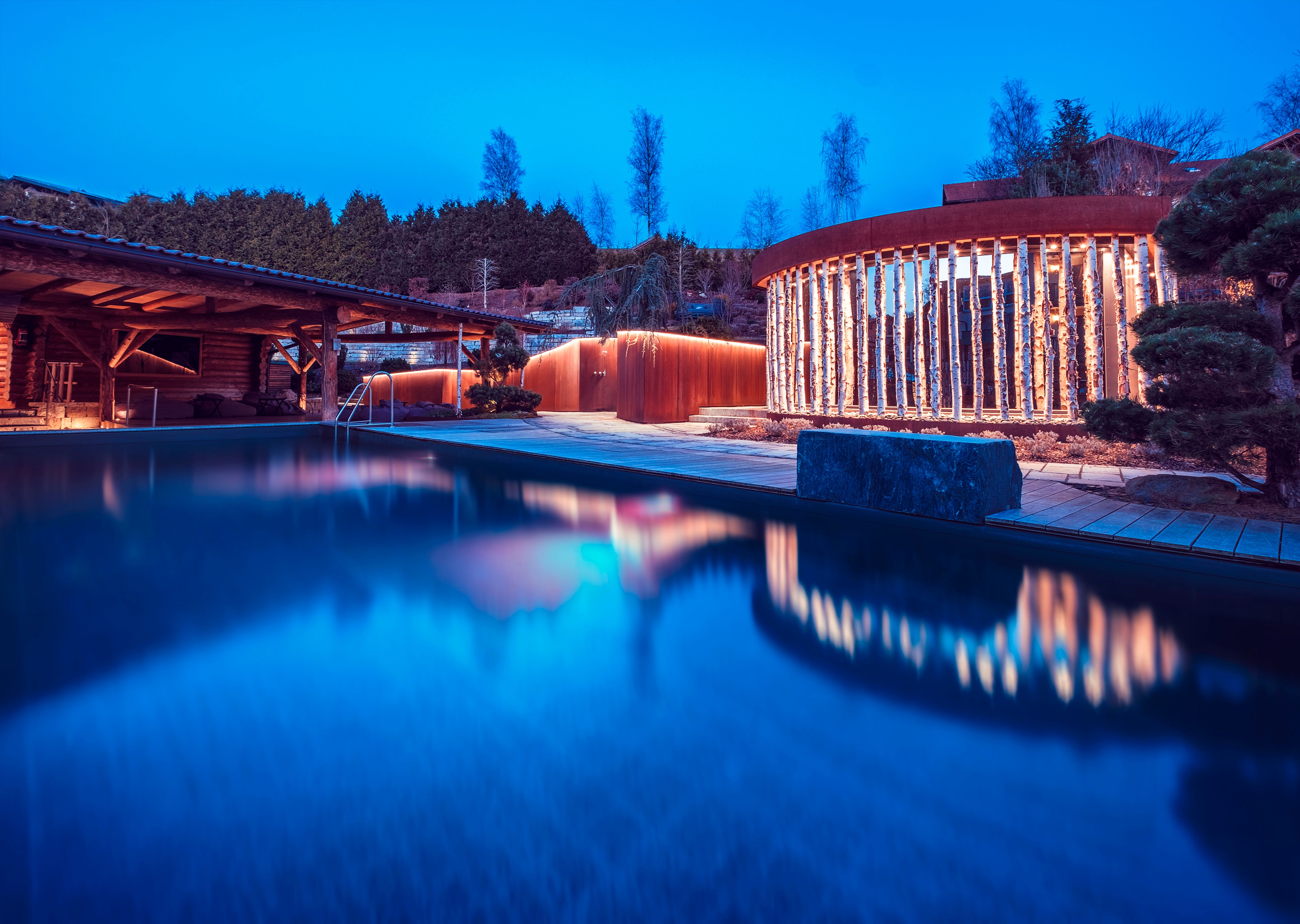 Wanderhotel: Naturschwimmteich - Hotel Zum Kramerwirt