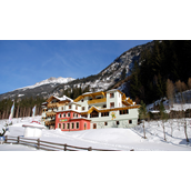 Wanderurlaub: Hotel im Winter - Außenasicht - Pirker’s Natur & Bio Familienhotel
