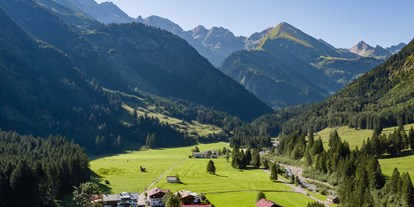 Wanderurlaub - Bayern - Außenaufnahme Sommer - Berggenuss Birgsau