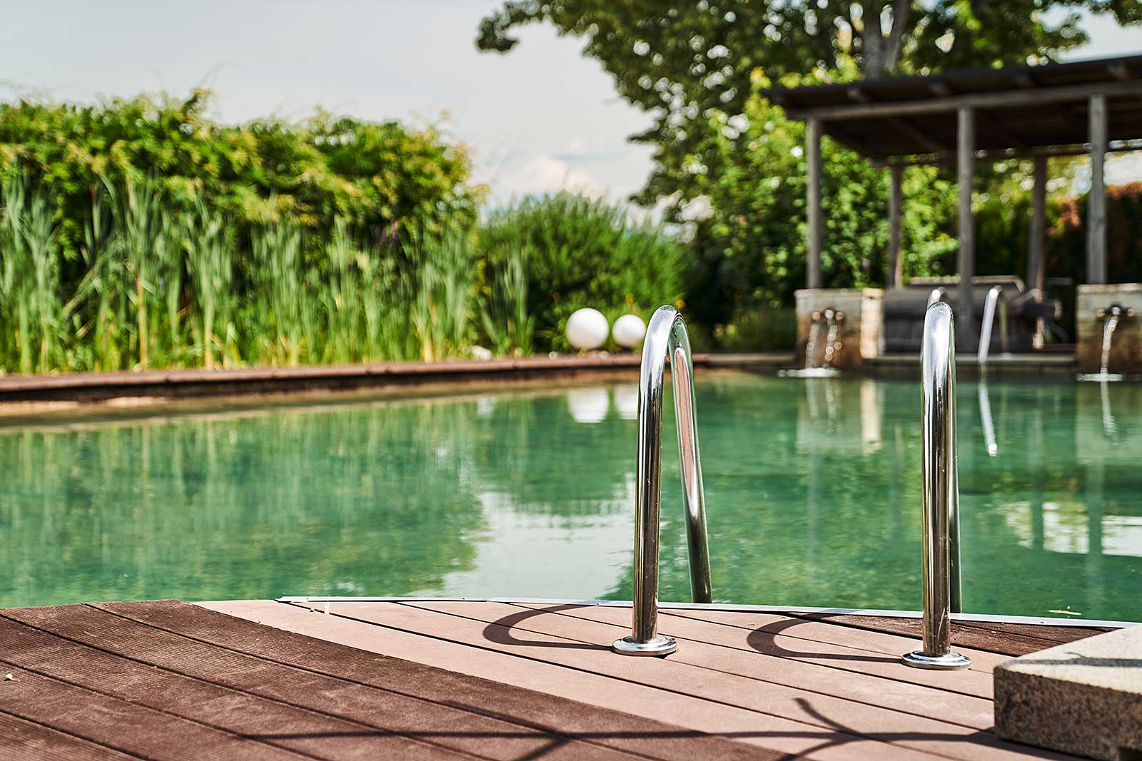 Wanderhotel: NAturbadeteich unseres Wellnesshotel - Wellness Hotel Zum Bräu