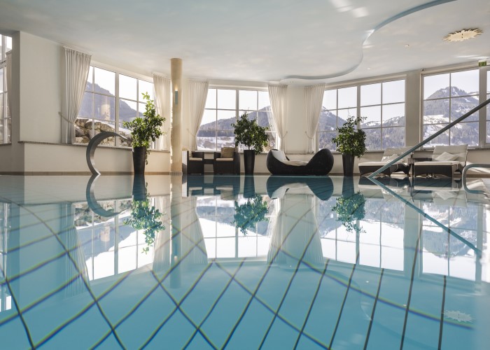 Wanderhotel: Panoramablick vom Pool - Hotel Berwanger Hof