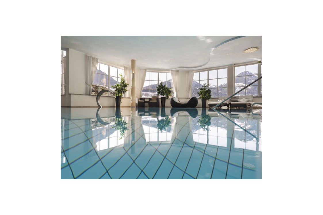 Wanderhotel: Panoramablick vom Pool - Hotel Berwanger Hof