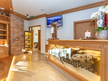 Wanderurlaub - Fahrstuhl - Rezeptionsbereich - Ferienwohnungen Perfeldhof