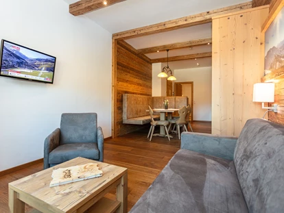 Wanderurlaub - Fahrstuhl - Wohnzimmer einer Ferienwohnung - Ferienwohnungen Perfeldhof