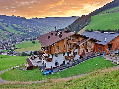 Wanderurlaub - Fahrstuhl - Die Lage unseres Hofes bei Sonnenaufgang - Ferienwohnungen Perfeldhof
