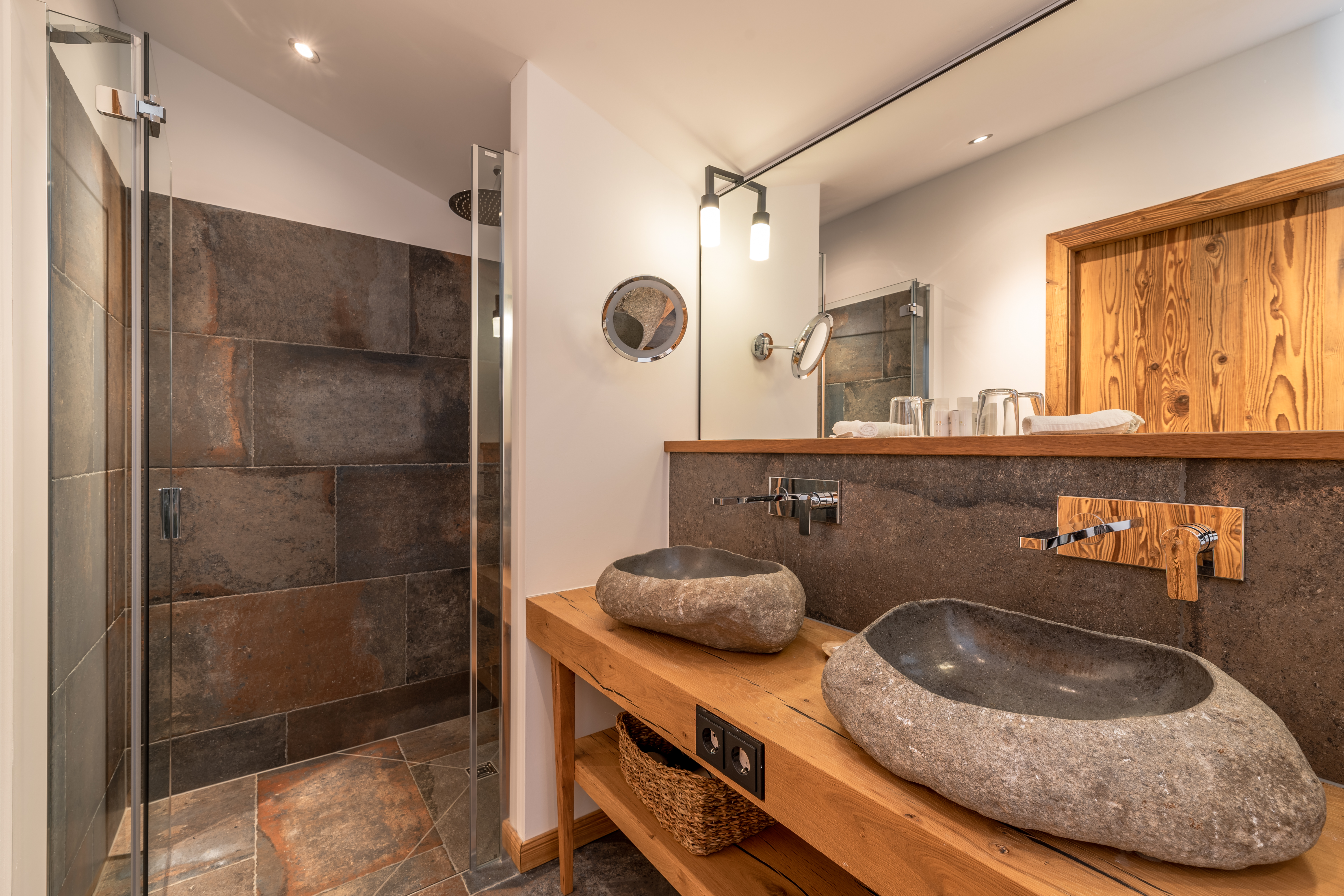 Wanderhotel: Badezimmer in einem Chalet - Gut Steinbach Hotel Chalets SPA