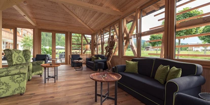 Wanderurlaub - Fahrstuhl - Bayern - Das Salettl mit der Kaminbar auf Gut Steinbach - Gut Steinbach Hotel Chalets SPA