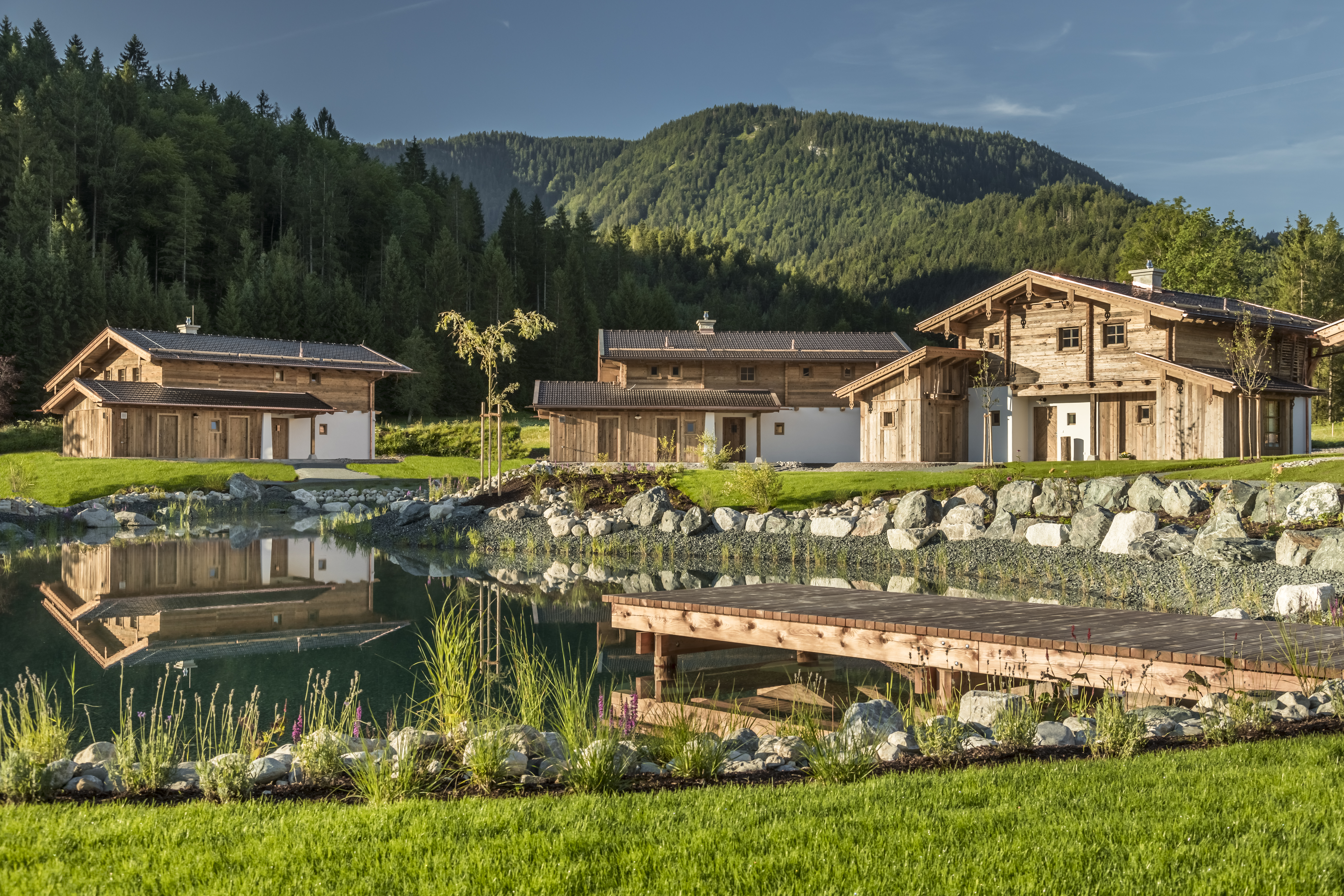 Wanderhotel: Chaletdorf auf Gut Steinbach mit Naturschwimmteich - Gut Steinbach Hotel Chalets SPA