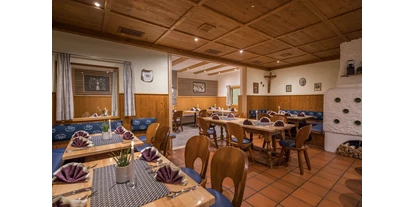 Wanderurlaub - Fahrstuhl - Bayern - Kaminstube im AktiVital Hotel - AktiVital Hotel