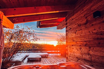 Wanderhotel: Whirlpool mit Blick in den Sonnenaufgang - Das Wistlberg - Wohlfühlchalet