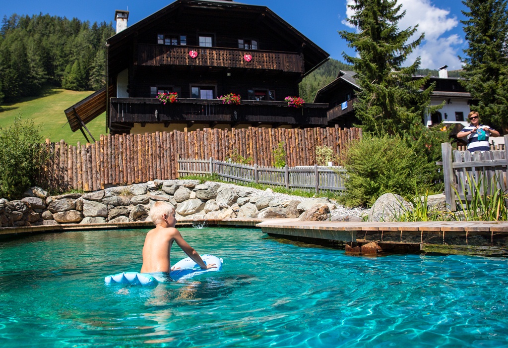 Wanderurlaub - Österreich - Biotopteich im Dorf Kleinwild - Slow Travel Resort Kirchleitn