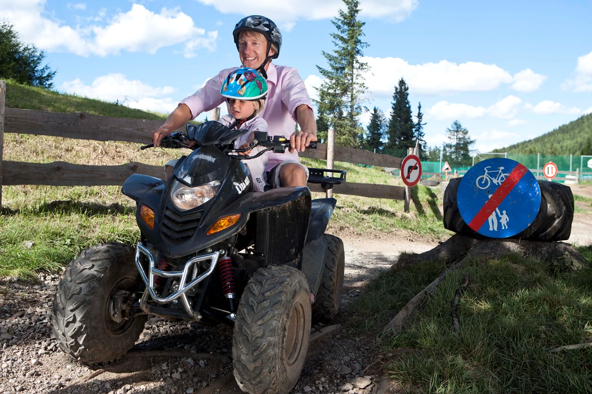 Wanderhotel: Quad - Familienhotel Hinteregger