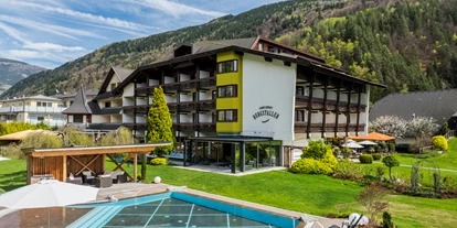 Wanderurlaub - Fahrstuhl - Familiengut Burgstaller im Sommer - Familiengut Hotel Burgstaller