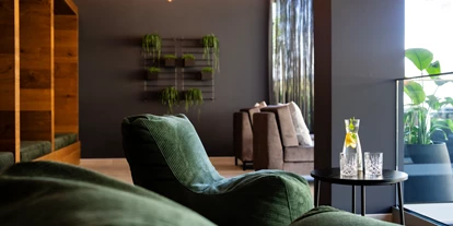 Wanderurlaub - Fahrstuhl - Vitalgarten - Familiengut Hotel Burgstaller