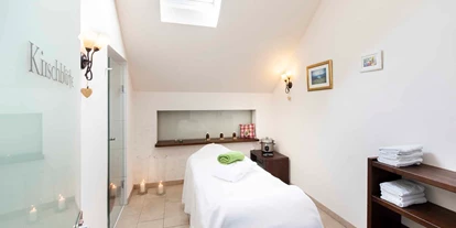 Wanderurlaub - Fahrstuhl - Kosmetik- und Massageangebot - Familiengut Hotel Burgstaller