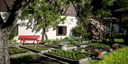 Wanderurlaub - Fahrstuhl - Kräutergarten - Familiengut Hotel Burgstaller