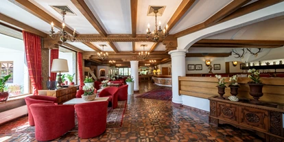Wanderurlaub - Fahrstuhl - Eingangshalle - Familiengut Hotel Burgstaller