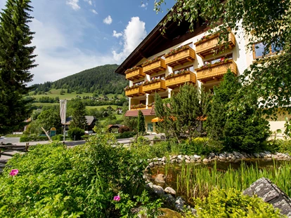 Wanderurlaub - Fahrstuhl - Sommeransicht Kärntnerhof - Family & Sporthotel Kärntnerhof****