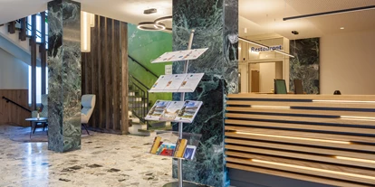 Wanderurlaub - Sonnenterrasse - Bad Aussee - Lobby/Rezeption - Hotel-Restaurant Grimmingblick
