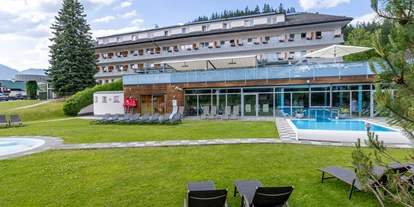 Wanderurlaub - Sonnenterrasse - Bad Aussee - Gartenanlage - Hotel-Restaurant Grimmingblick