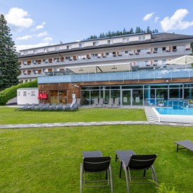 Wanderhotel: Gartenanlage - Hotel-Restaurant Grimmingblick