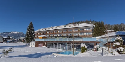 Wanderurlaub - Sonnenterrasse - Bad Aussee - Hotelansicht Winter - Hotel-Restaurant Grimmingblick