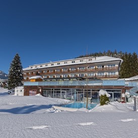 Wanderhotel: Hotelansicht Winter - Hotel-Restaurant Grimmingblick