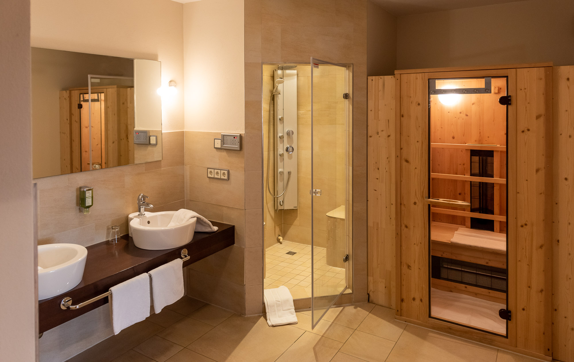 Thula Wellnesshotel Bayerischer Wald Zimmerkategorien Wellness Suite mit Dampfbad und Infrarotsauna