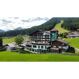 Wanderhotel: Unser Hotel mit Gipfelbahn Hochwurzen  - Hotel Waldfrieden