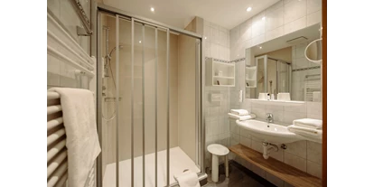 Wanderurlaub - Steiermark - Badezimmer mit großer Dusche - Hotel Waldfrieden