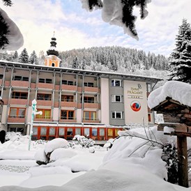 Wanderhotel: Außenansicht im Winter - Hotel Prägant ****