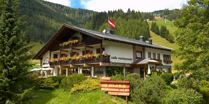 Wanderurlaub - Preisniveau: günstig - Lamm (Albeck) - Hotel Garni Berghof - direkt an der Biosphärenparkbahn Brunnach - Hotel Garni Berghof