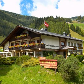 Wanderhotel: Hotel Garni Berghof - direkt an der Biosphärenparkbahn Brunnach - Hotel Garni Berghof