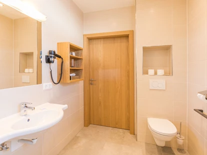 Wanderurlaub - Fahrstuhl - Badezimmer im Hotel Gürtl - Panoramahotel Gürtl